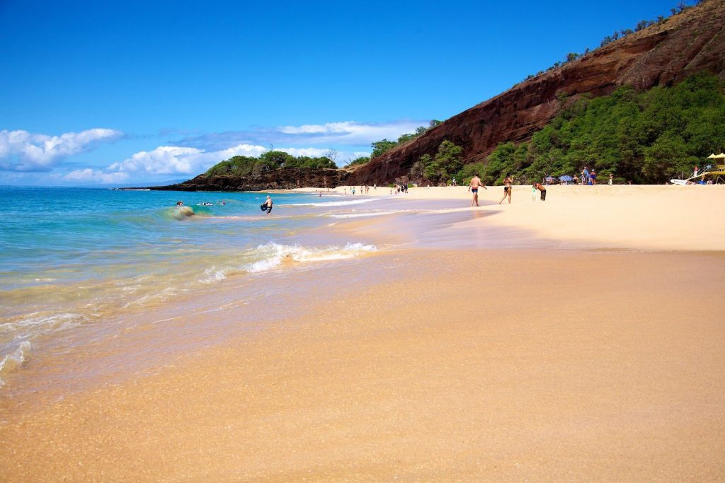 Makena beach is perfect for Maui activities like swimming, sunbathing, and family picnics.