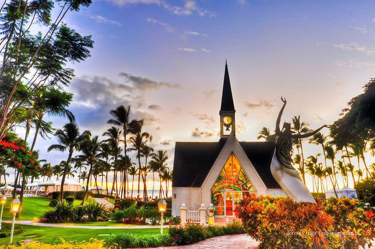  No matter what your preference of venue is for your Maui wedding, the Grand Wailea Resort will have the perfect setting for your big day.   Image Source